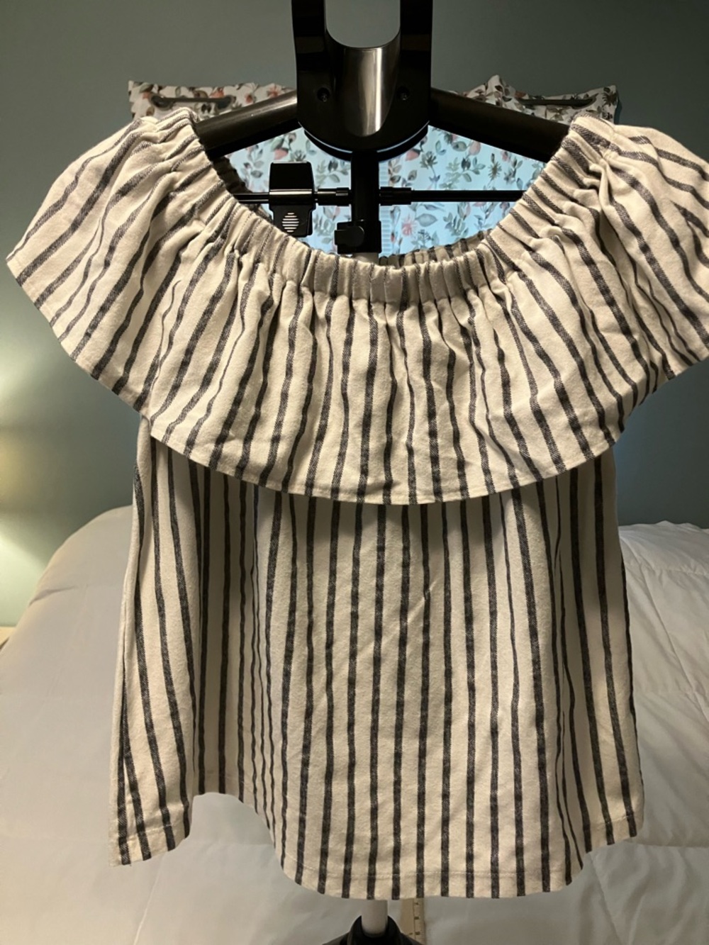 Banana Republic Off Shoulder Striped Top Medium Ruffle Boho Blouse